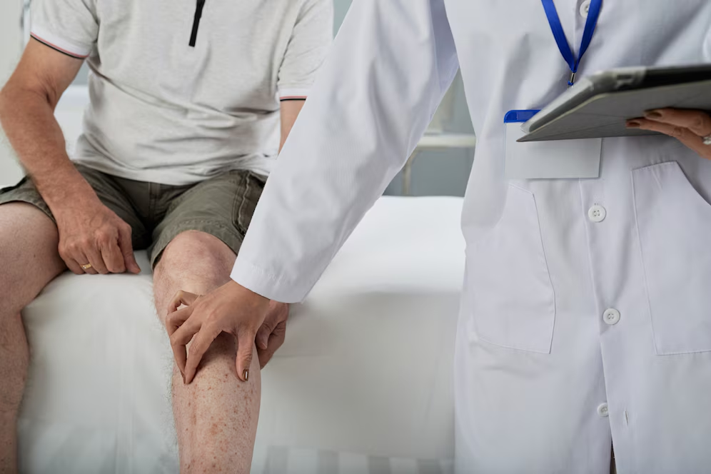 When Should You Consult a Knee Specialist? Key Warning Signs